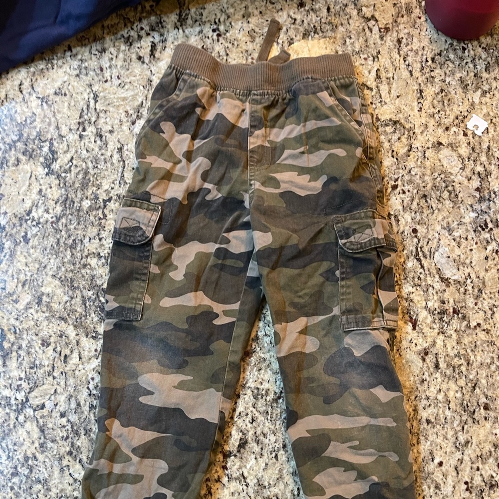 The Children’s Place boys camouflage pants size 5T